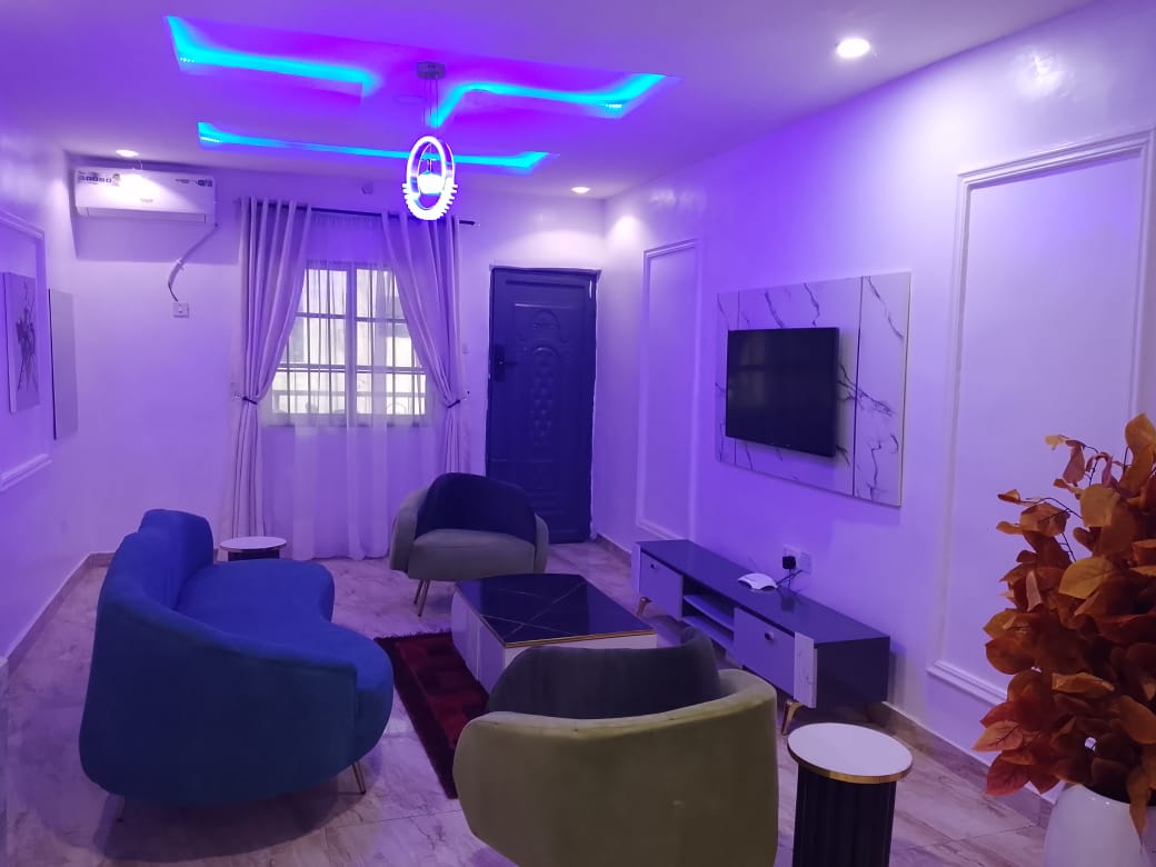 Luxe 6 – living room side view